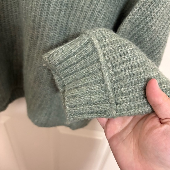 American Eagle Outfitters Green Soft Collared Quarter Button Up Sweater - Picture 3 of 8